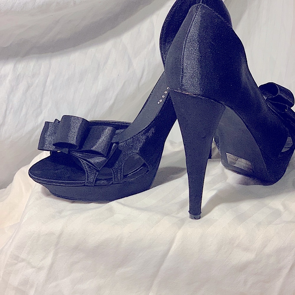 Bold & Beautiful Pump - Picture 3 of 3